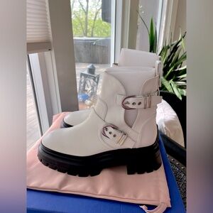 STUART WEITZMAN MAVERICK BEDFORD MOTO BOOTS IN WHITE 7.5